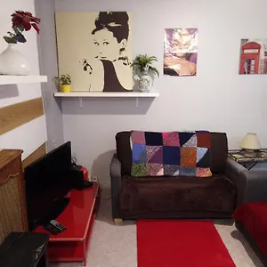 Appartement Familial Pour 1 A 5 Personnes De 42m2-accessible Handic - Rez De Chaussee-vues Sur Rue Et Patio Prive - Sejour,chambre Separee,cuisine,salle De Bain,lit Double Et 2 Canape-lit - Entree De La Rue Berzelius-5 Minutes Du Metro Brochant-ligne1, Paris